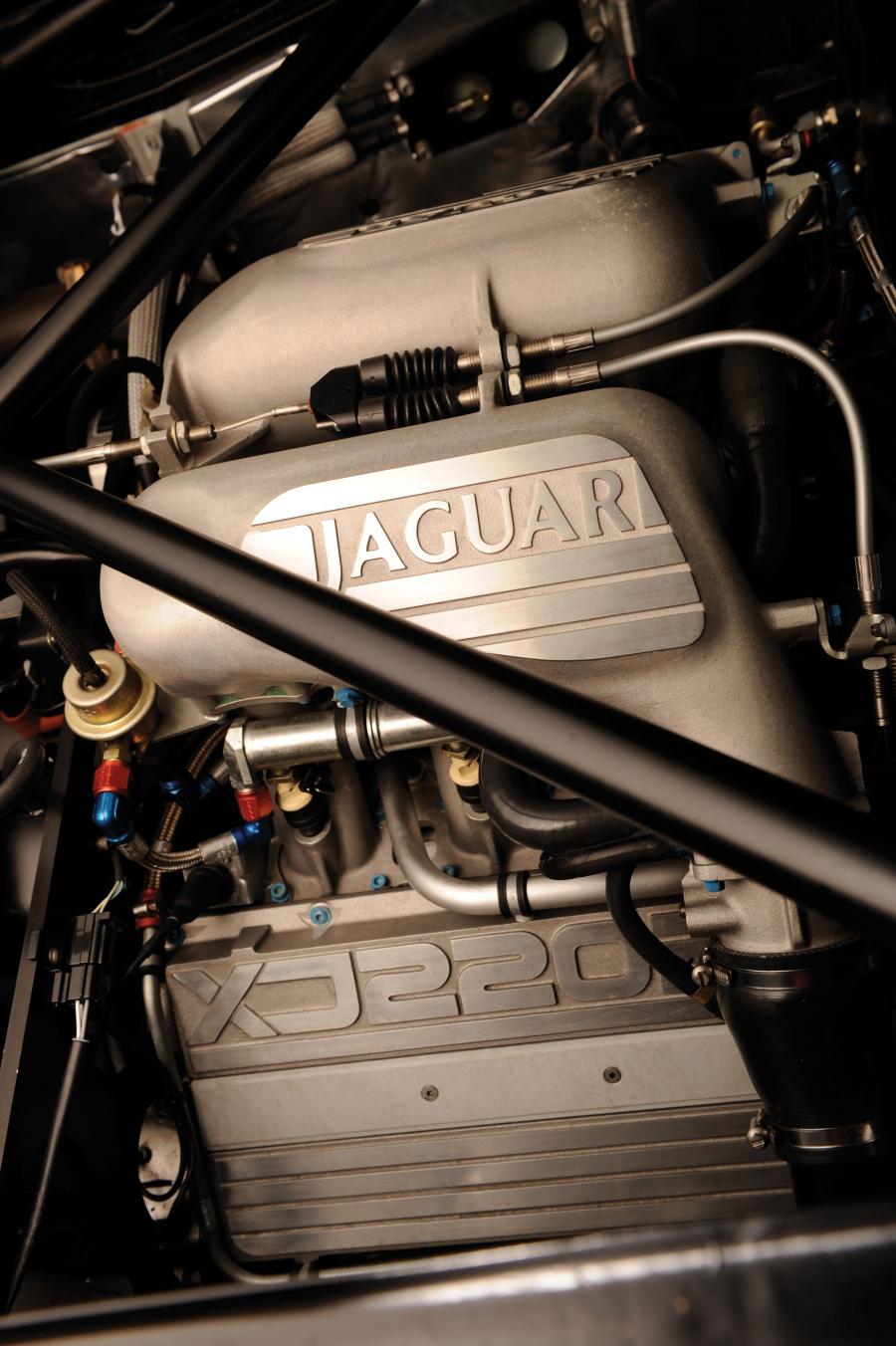  Jaguar XJ220 1993 года  (фото 26 из 28)